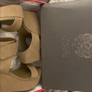 *never worn* Vince Camuto Velista Wedge